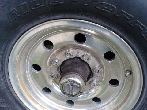 1996 Ford Bronco - How it looks with the wheel on. Wheels i got from a friend who I think got them from a non-Superduty F-250. The rims were very thick so the…