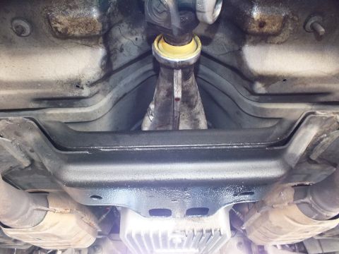 2003 Ford Crown Victoria - Carrier bearing and U-joint sit over the crossmember and finned trans pan underbody.