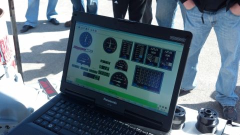 2007 Ford Mustang - Laptop displays engine performance data with various gauges and readouts.