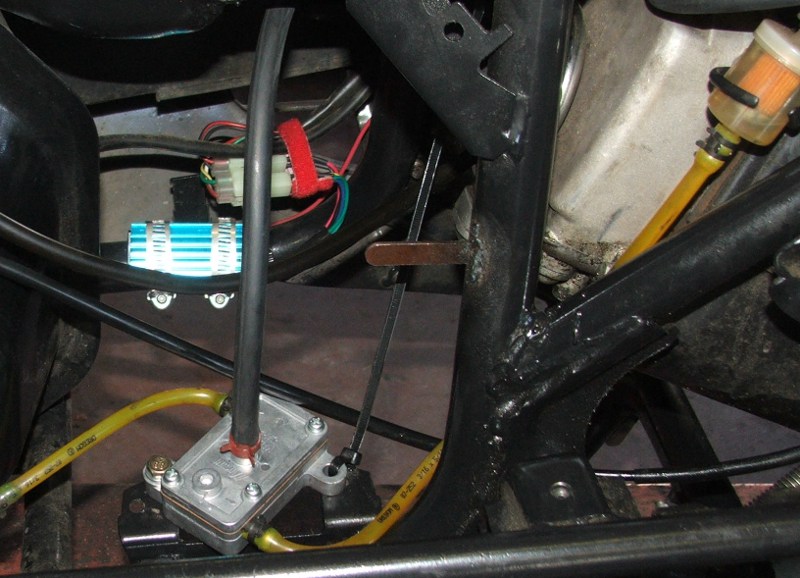 Motorcycle fuel pump and filter assembly with yellow fuel lines