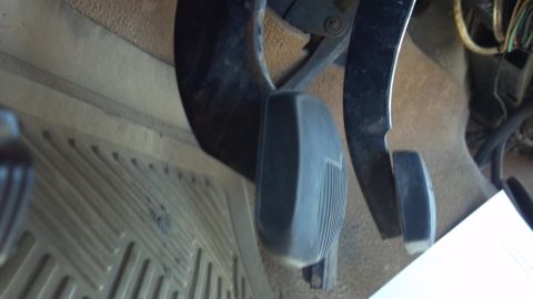 1986 Ford Bronco - Low pedal.