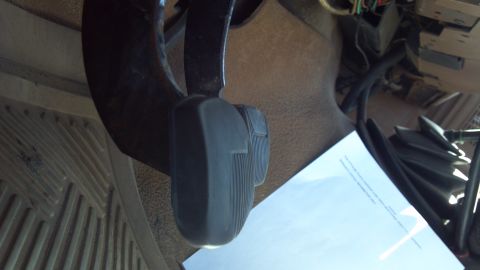 1986 Ford Bronco - Normal clutch pedal
