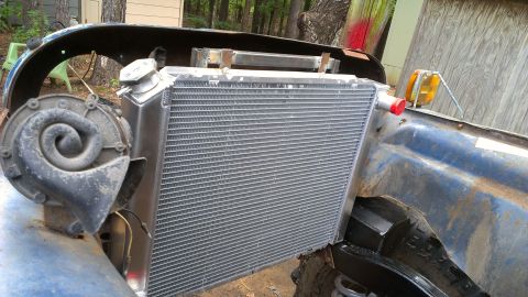 1978 Ford Bronco - Close-up view of a vehicle's radiator and horn, with visible "Supermotors.net" watermark.
