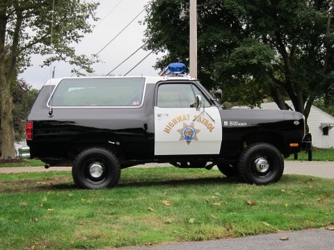 1987 Dodge 1500 - Side view of a 1987 Dodge Ramcharger painted as a Highway Patrol vehicle.
