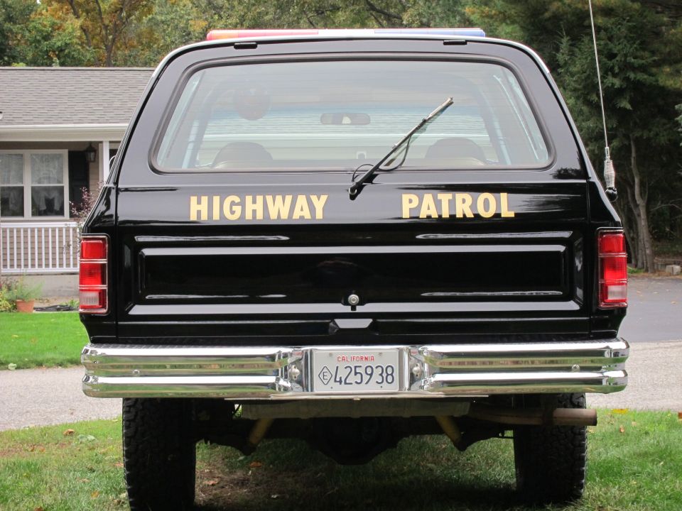 Black SUV with 'HIGHWAY PATROL' on back, California license plate 425938