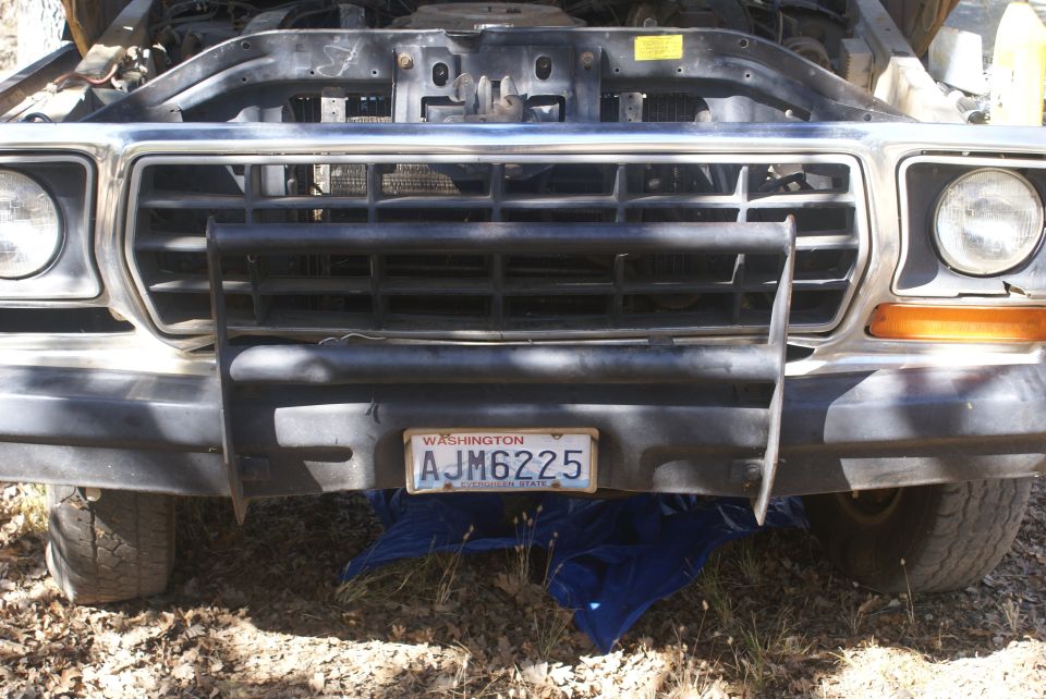 1978 Ford Bronco front end with grille guard and Washington license plate AJM6225