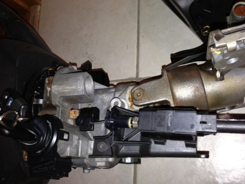 2007 Ford Crown Victoria - floorshift interlock resting in place on the 7w7z-3c529a column.