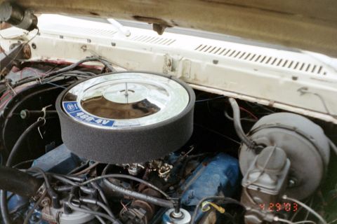 1979 Ford Bronco - motor shot, good look at the F350 booster and valve cover clearance