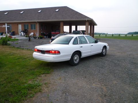 1997 Ford Crown Victoria photo