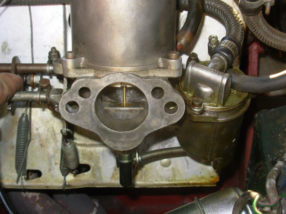 Close-up into the throttle bore of an SU-type carburettor with float bowl