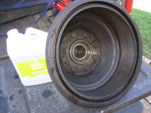1997 Chevrolet Silverado 3500 - Since I didn't have a case of Brakleen, I cut the heavy oil & brake dust with mineral spirits on paper towels. It's almost clean, but not g…