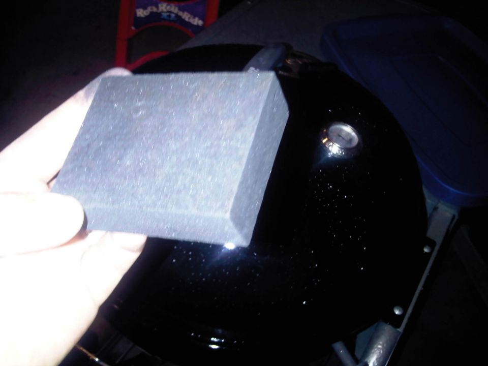 Black vehicle hood with hand holding grey block; Supermotors.net logo visible