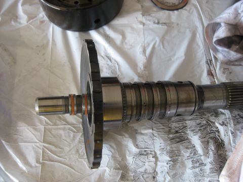 1994 Ford Bronco - The output shaft has 4 steel and 2 nylon seals which must be replaced.
