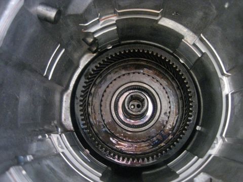 1994 Ford Bronco - The outer spines spines on the hub mate with the spines on the friction disks. Make shure it is seated all the way.