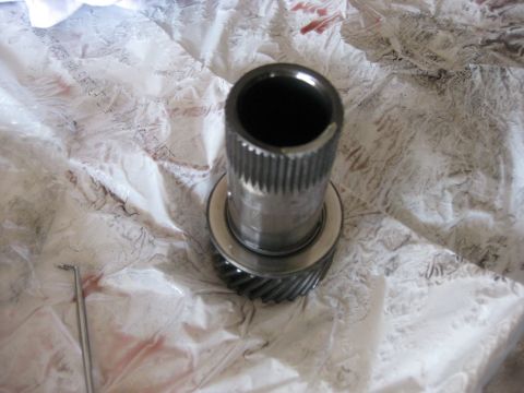 1994 Ford Bronco - Sun gear removed. Don't lose the bearing.