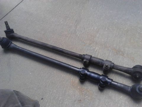 1996 Ford Bronco - Comparision of the short (driver side) Inner Tie Rods with Tie rod ends attached. The new ones were perfect length, left alot of adjsutment…