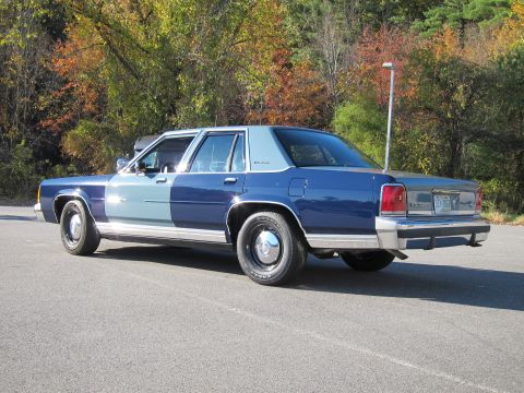 1991 Ford LTD Crown Victoria - This Ford Crown Victoria has a two-tone paint job, with the front half a lighter blue and the rear a darker blue.