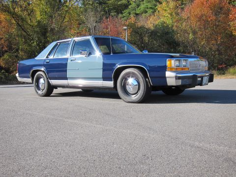 1991 Ford LTD Crown Victoria - This 1991 Ford Crown Victoria LTD sedan features a two-tone blue paint scheme.