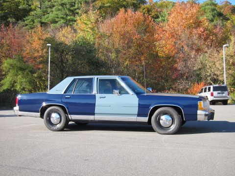 1991 Ford LTD Crown Victoria - This sedan has a two-tone paint job with a dark blue front and a light blue rear section.