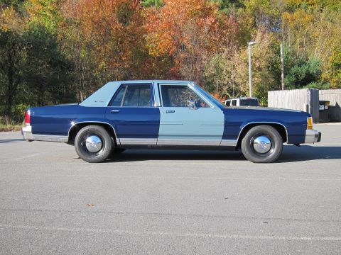 1991 Ford LTD Crown Victoria - Side profile of a 1991 Ford Crown Victoria LTD with a two-tone paint scheme.