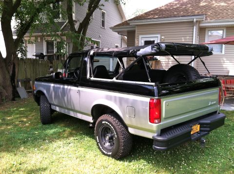 1992 Ford Bronco photo