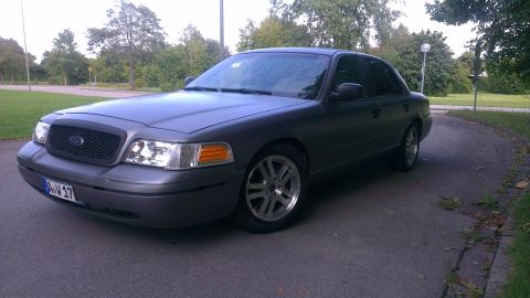 2003 Ford Crown Victoria photo