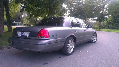 2003 Ford Crown Victoria photo