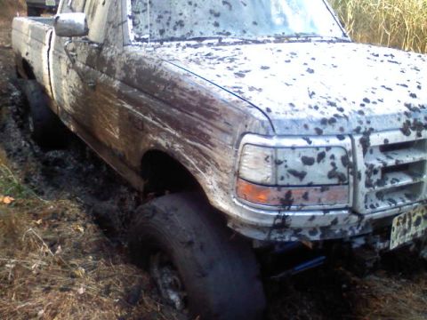 1993 Ford F-150 - sitting on the axles, didnt really try to hard to get myself out because the ground was real soft and I was sinking easy, so hooked it up t…