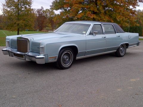 2001 Ford Crown Victoria - This classic Lincoln Continental sedan is shown from a three-quarter front view.