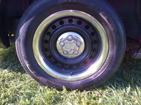 2001 Ford Crown Victoria - Close-up of a vehicle's wheel with a Ford emblem on the hubcap.