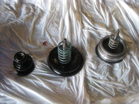 1994 Ford Bronco - Here are the complete accumulator and servo assemblies. from left to right: 2-3 accumulator reverse servo overdrive servo