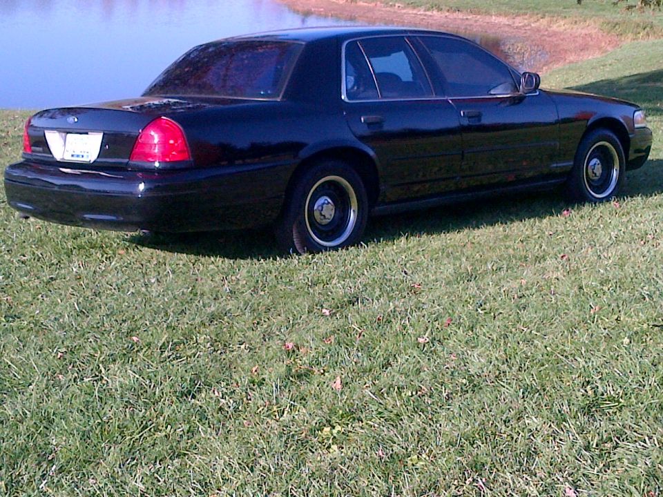 2001 Ford Crown Victoria, rear 3/4 view, parked on grass by water