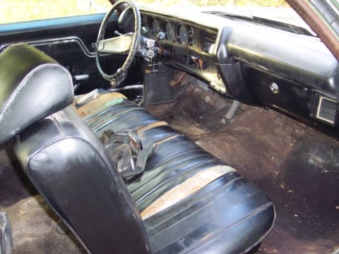 1970 Chevrolet Chevelle - The interior of this 1970 Chevrolet Chevelle shows significant wear on the seats and dashboard.