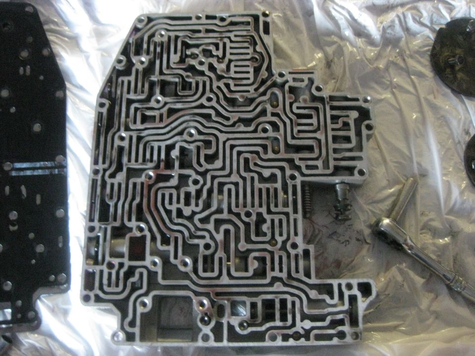Valve body with intricate channels and a ratchet