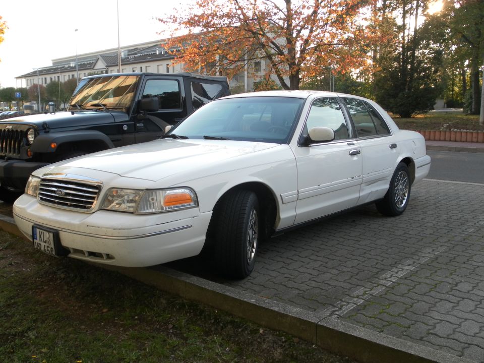 1998 Ford Crown Victoria “Vicky”