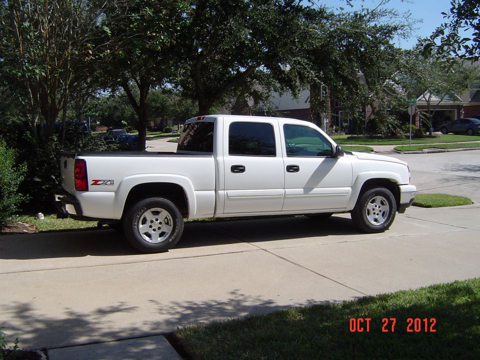 White 2006 Chevrolet Silverado 1500 Z71 pickup truck, side view, parked on driveway