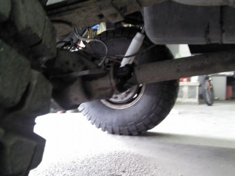1993 Ford F-150 - Underside view of the rear axle, suspension, and exhaust system of a 1993 Ford F-150.