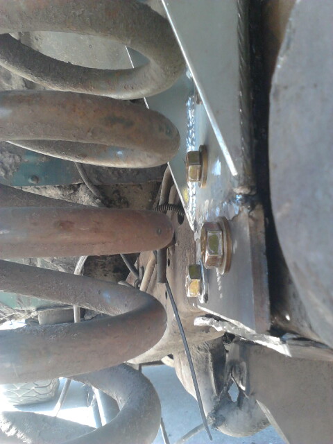 1996 Ford Bronco - Theres a 1/4" steel plate behind it to help reinforce the extenshion. its not as wide as the whole tower so there appears to be a gap