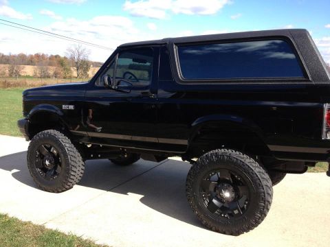 1992 Ford Bronco photo