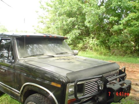 1986 Ford Bronco - This Ford Bronco appears to be from the early 1980s, not 1986, based on its body style.