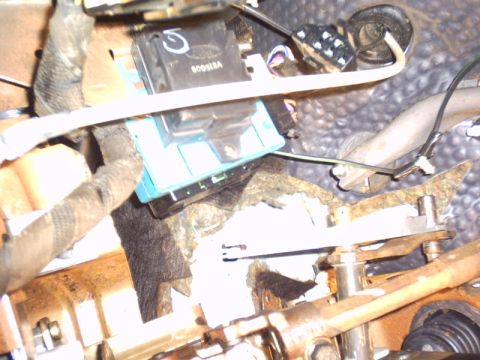 1991 Ford LTD Crown Victoria - A view of the interior wiring and electronic components beneath the dashboard of a vehicle.