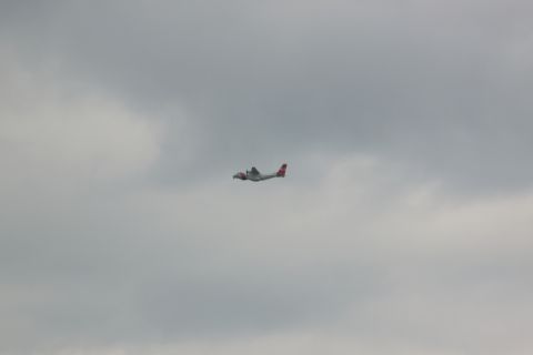 1990 Ford Bronco - An airplane flies through a cloudy sky, with a Supermotors.net watermark visible at the bottom right.