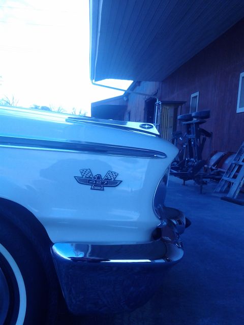 1960 Ford Falcon - Rear view of a 1960 Ford Thunderbird, showing its emblem and chrome bumper.