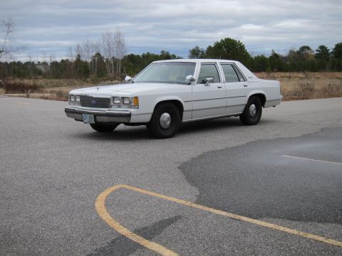 Ford LTD Crown Victoria