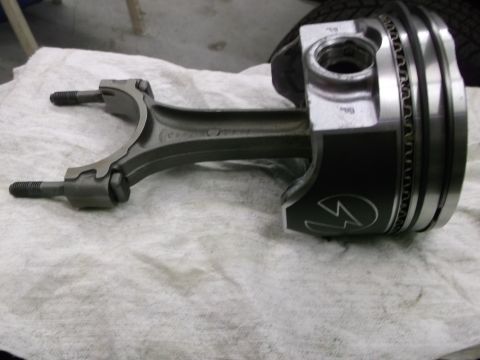 1987 Ford Mustang - Stock rods reconditioned fitted to new Speed Pro 4.030" pistons along with moly rings.
