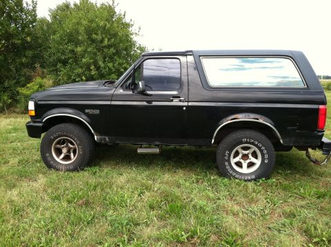 1992 Ford Bronco photo