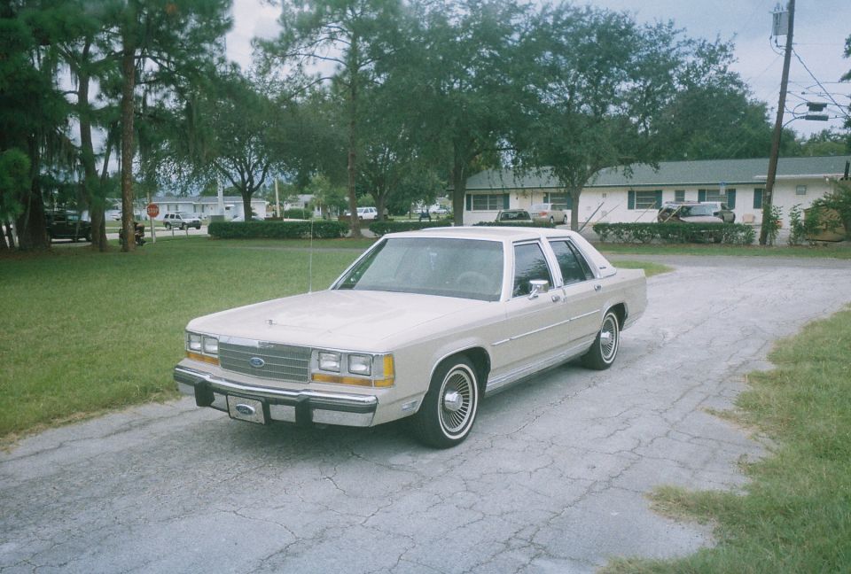 1990 Ford Crown Victoria LTD