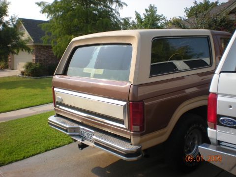 1986 Ford Bronco - Rear view of a 1986 Ford Bronco, parked next to another vehicle. Date stamp shows 09.01.2009.