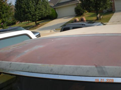 1986 Ford Bronco - View of a car's roof, with other vehicles and a house in the background. Date stamp shows 09.01.2009.