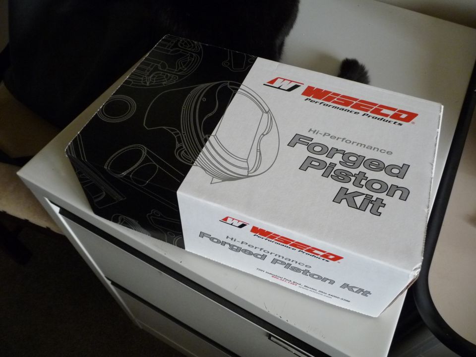 Wiseco Hi-Performance Forged Piston Kit box with engine part diagrams